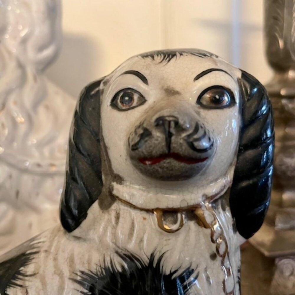 Vintage Staffordshire Blk & Wht Spaniel Dog Figurine - Picture 5 of 11